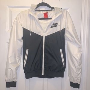 Nike women’s windbreaker, size M!